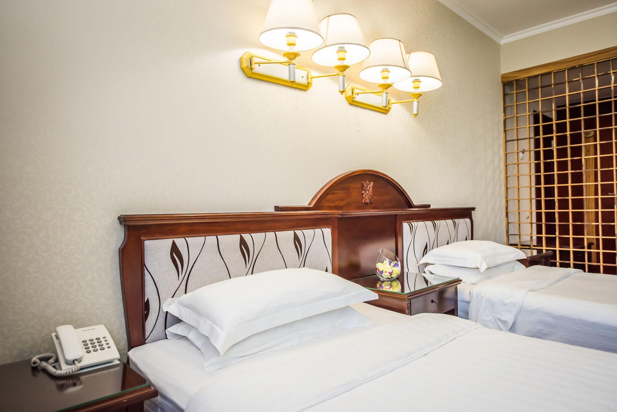Hotel G Empire Akmola Esterno foto