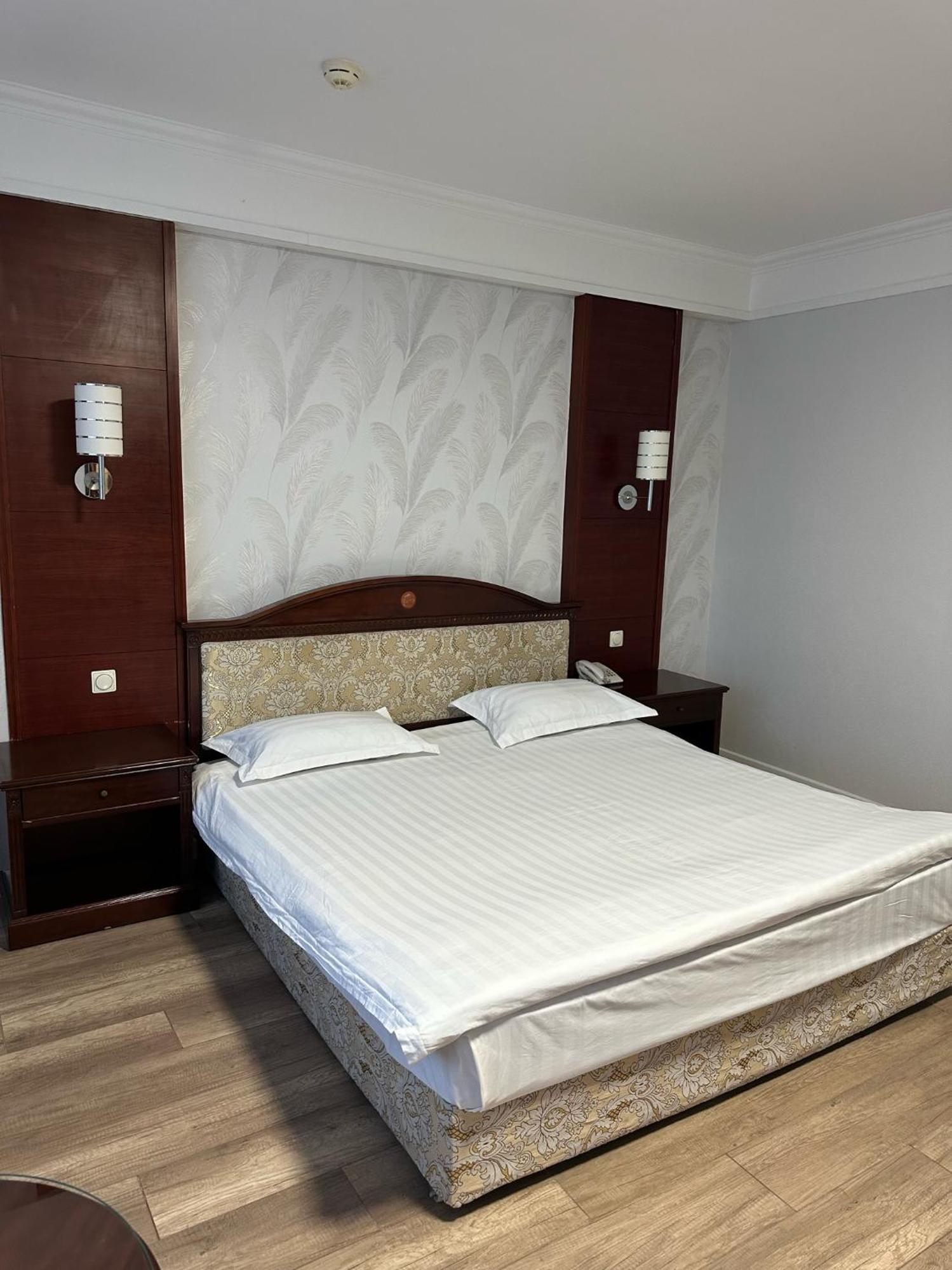 Hotel G Empire Akmola Esterno foto