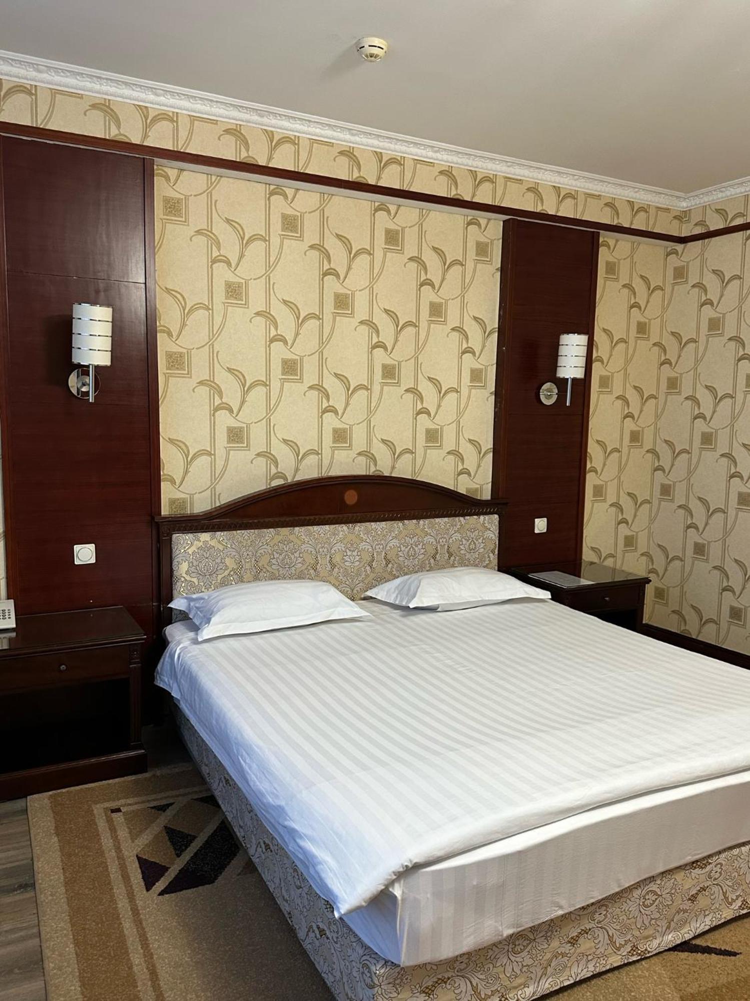 Hotel G Empire Akmola Esterno foto