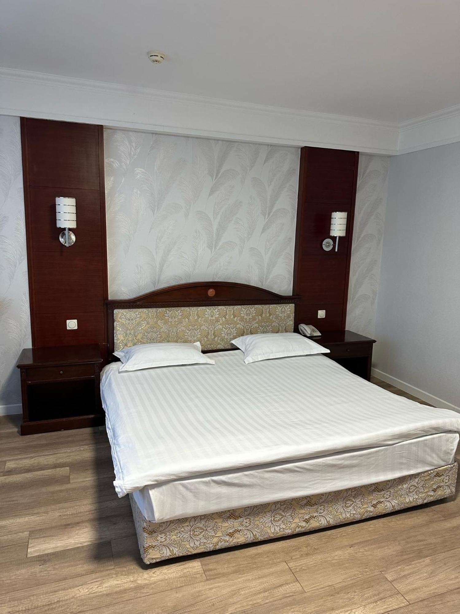 Hotel G Empire Akmola Esterno foto